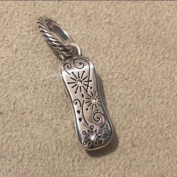 🎄🆕 Brighton Snowboard charm Silver boots on white board w mini-heart Gift ready - Picture 3 of 7